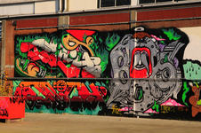 903668 Afbeelding van een graffiti met de Utrechtse KBTR aan de achterzijde van het pand Koningin Wilhelminalaan 4 te ...